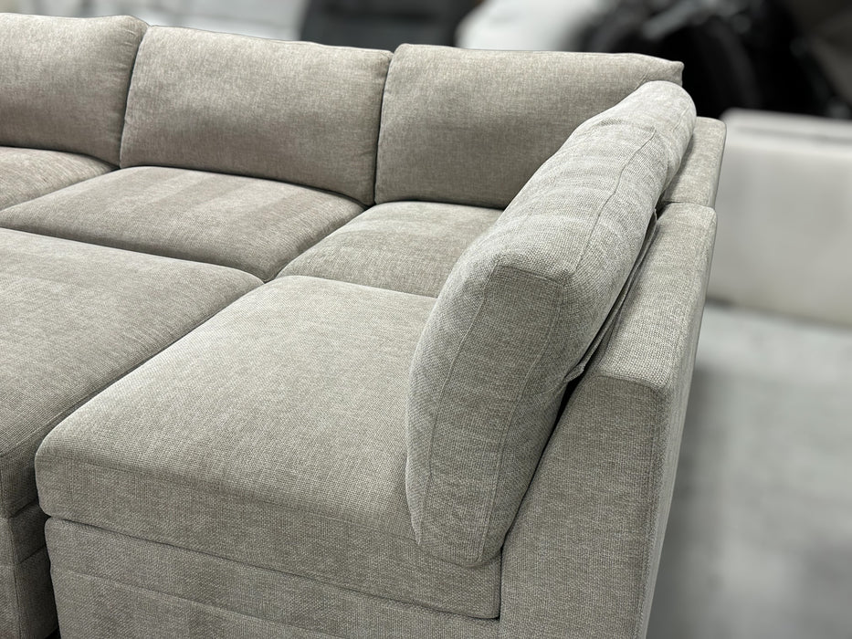 Thomasville Tisdale Modular Sectional 6-piece Taupe with Storage Ottoman - One & Only Furniture