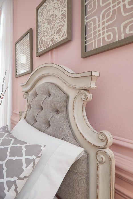 Realyn Upholstered Bed - One & Only Furniture