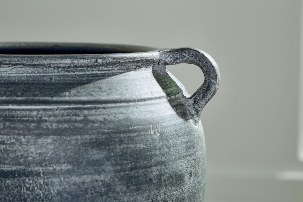 Meadie Vase - One & Only Furniture