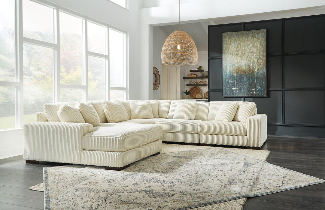Lindyn Sectional with Chaise - One & Only Furniture
