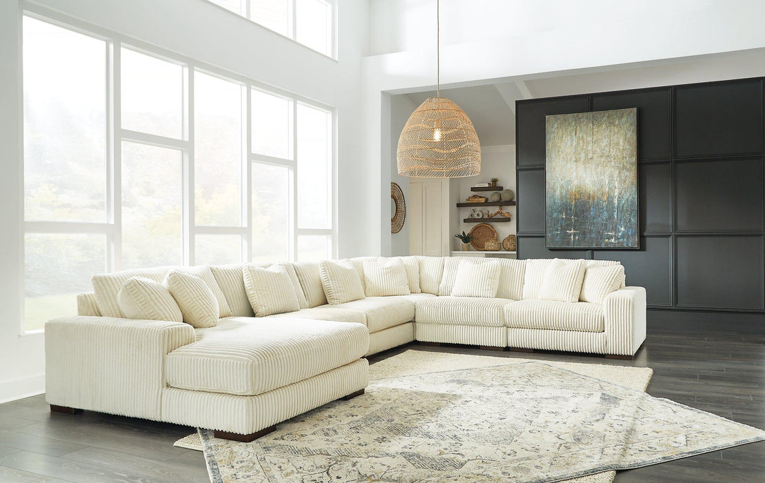 Lindyn Sectional with Chaise - One & Only Furniture